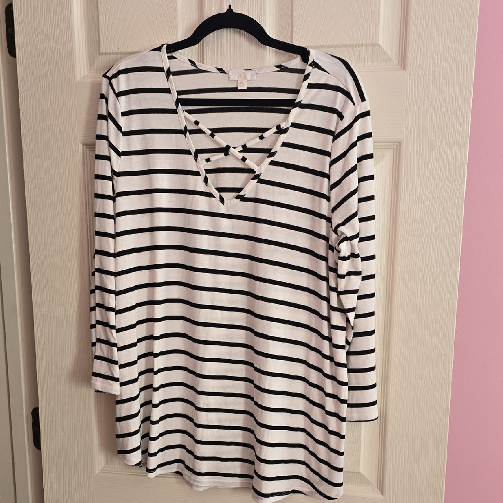 C.C Black and White Striped‎ V-Neck Long Sleeve Top